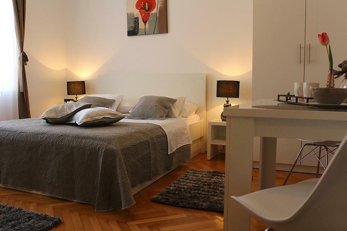Downtown Main Street Apartment *