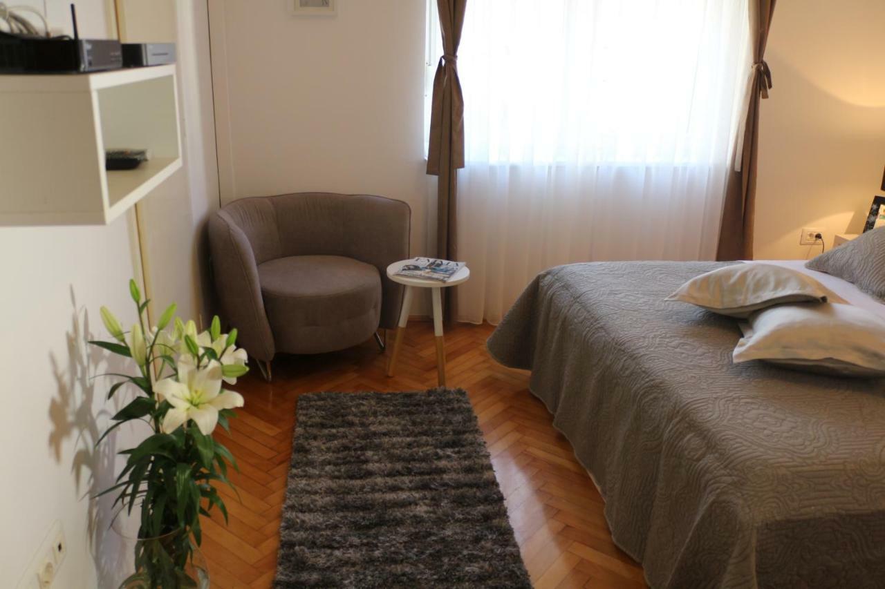 Downtown Main Street Apartment *